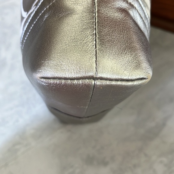 Coach Rare Crossbody/ Shoulder Bag Like New signature C silver/ metallic leather - Picture 13 of 16